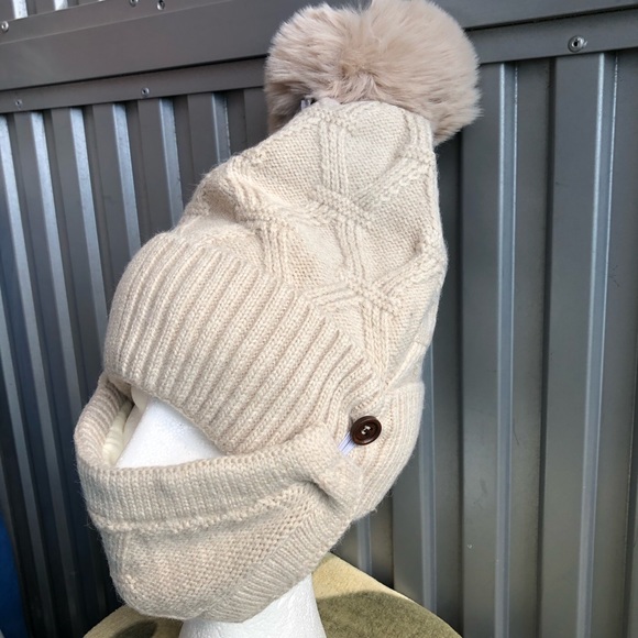 POM POM BEANIE - Picture 2 of 8